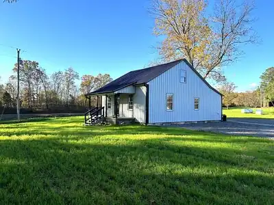 Custom-built modern farmhouse in Western Kentucky